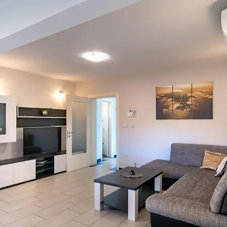 Mistral Apartmán Lopar
