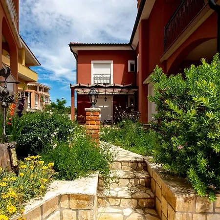 Mistral Apartment *