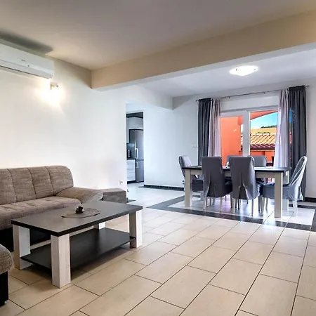 Mistral Apartment Lopar