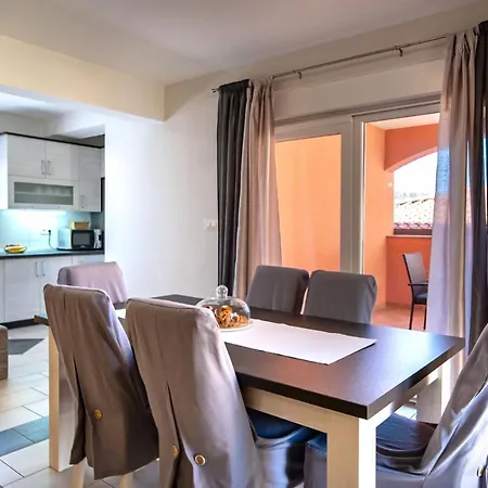 Apartment Mistral *