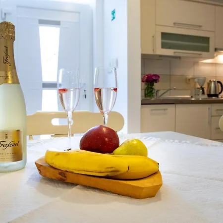 Mistral Apartment *